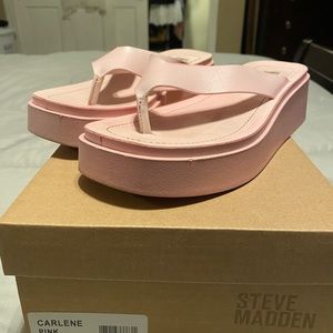 Steve Madden Wedge flip flops